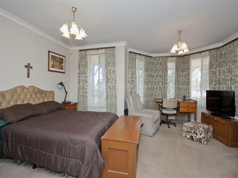 18 Collins Road, Kalamunda WA 6076