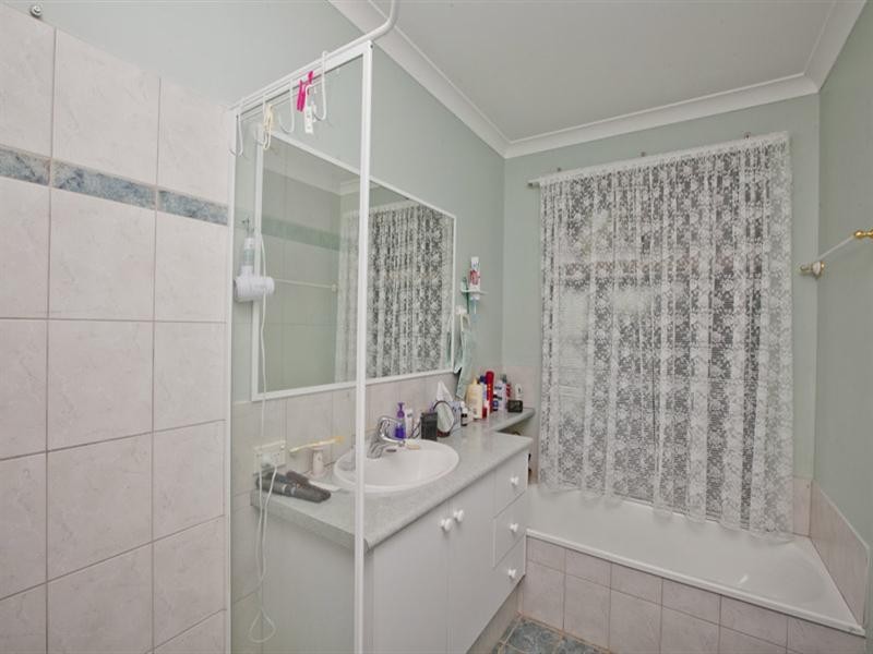 18 Collins Road, Kalamunda WA 6076