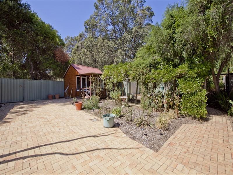18 Collins Road, Kalamunda WA 6076