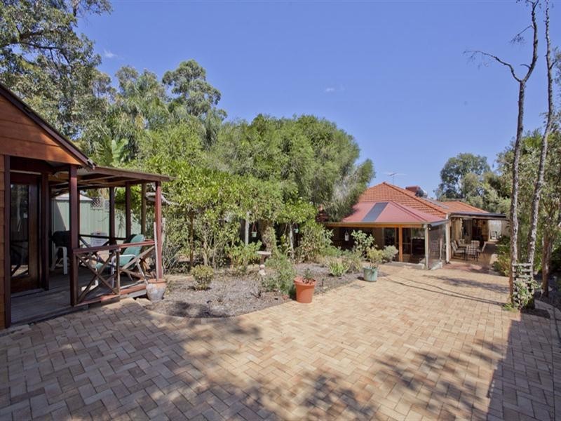 18 Collins Road, Kalamunda WA 6076