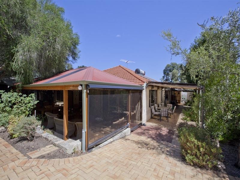 18 Collins Road, Kalamunda WA 6076