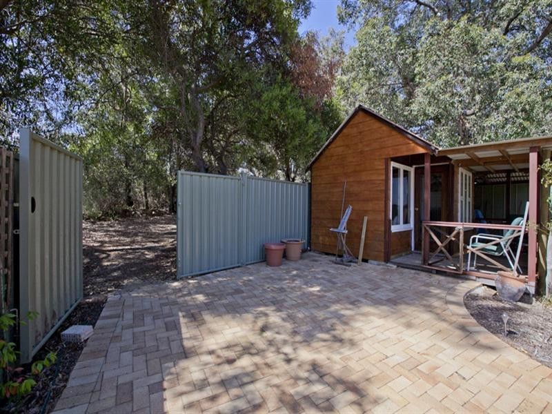 18 Collins Road, Kalamunda WA 6076