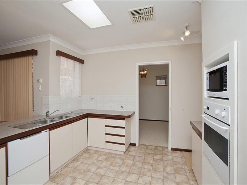 61 Regency Drive, Thornlie WA 6108