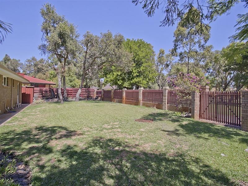 61 Regency Drive, Thornlie WA 6108