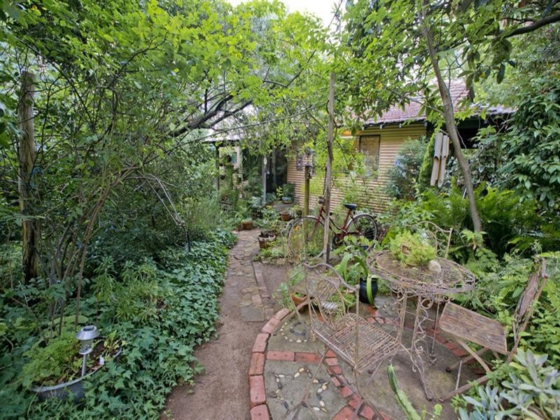 5 Nairn Road, Bickley WA 6076