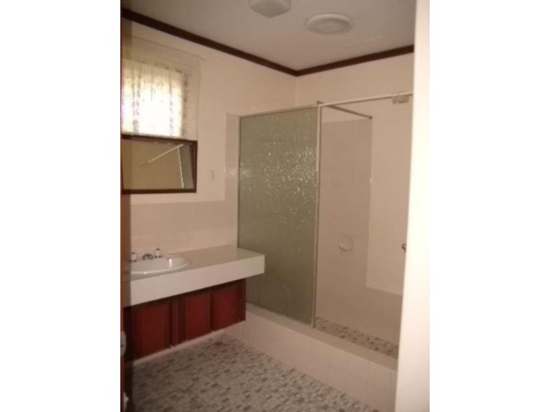 42 Railway Road, Kalamunda WA 6076