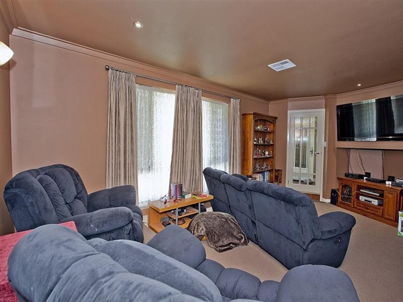 35 Coronilla Way, Forrestfield WA 6058