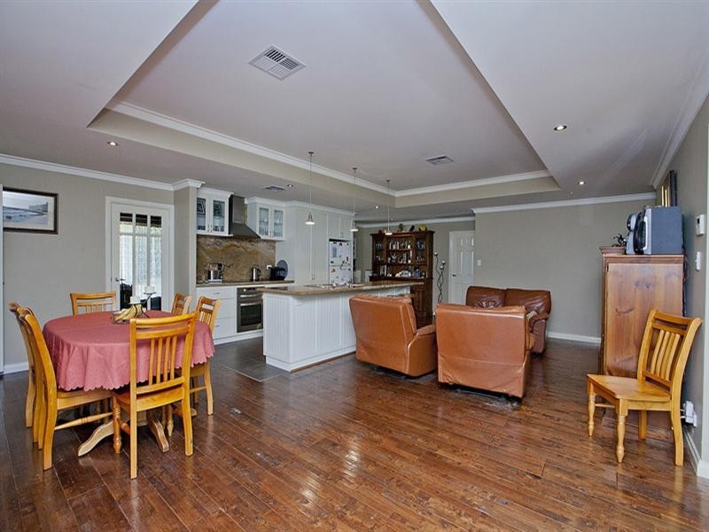 35 Coronilla Way, Forrestfield WA 6058