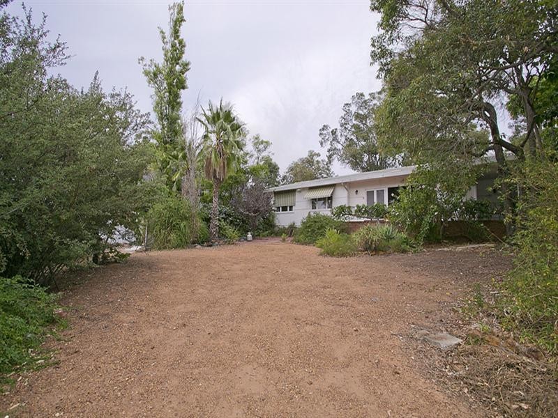 12 Snowball Road, Kalamunda WA 6076