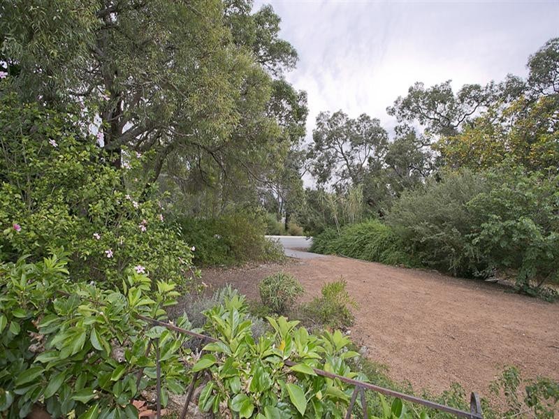 12 Snowball Road, Kalamunda WA 6076