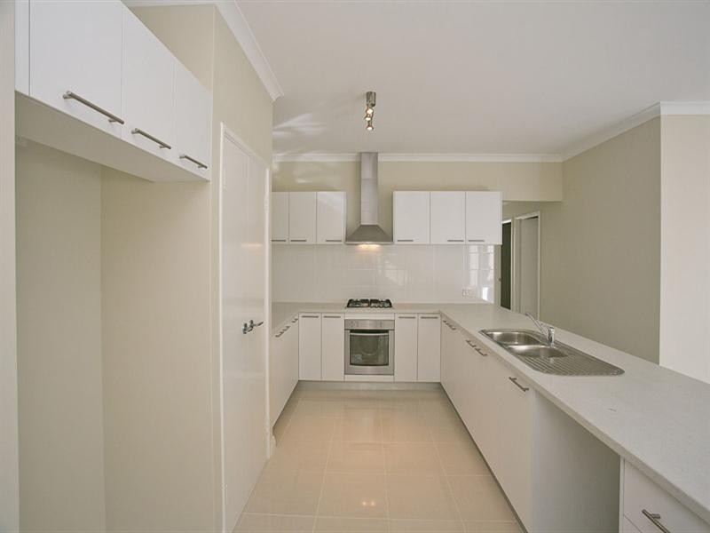 2/31 Boonooloo Road, Kalamunda WA 6076