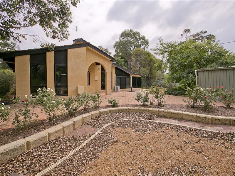 36 Robins Road, Kalamunda WA 6076