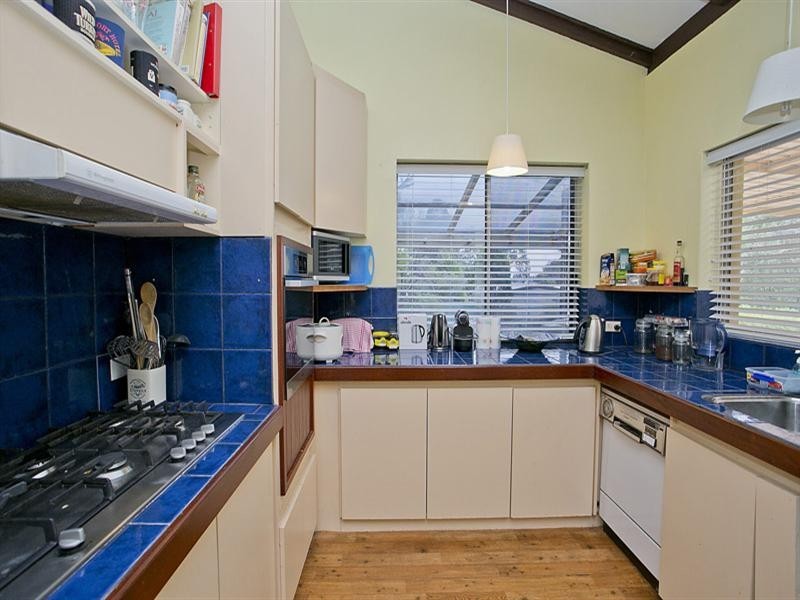 36 Robins Road, Kalamunda WA 6076