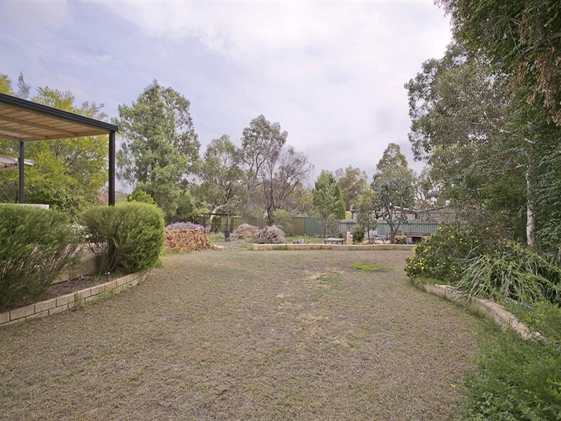 36 Robins Road, Kalamunda WA 6076