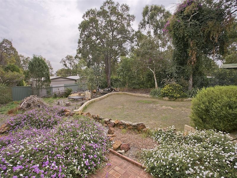 36 Robins Road, Kalamunda WA 6076