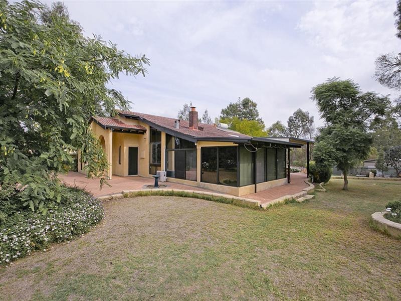 36 Robins Road, Kalamunda WA 6076