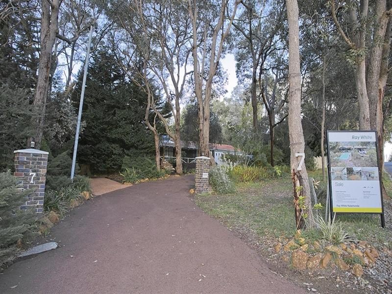 7 Schmitt Road, Kalamunda WA 6076