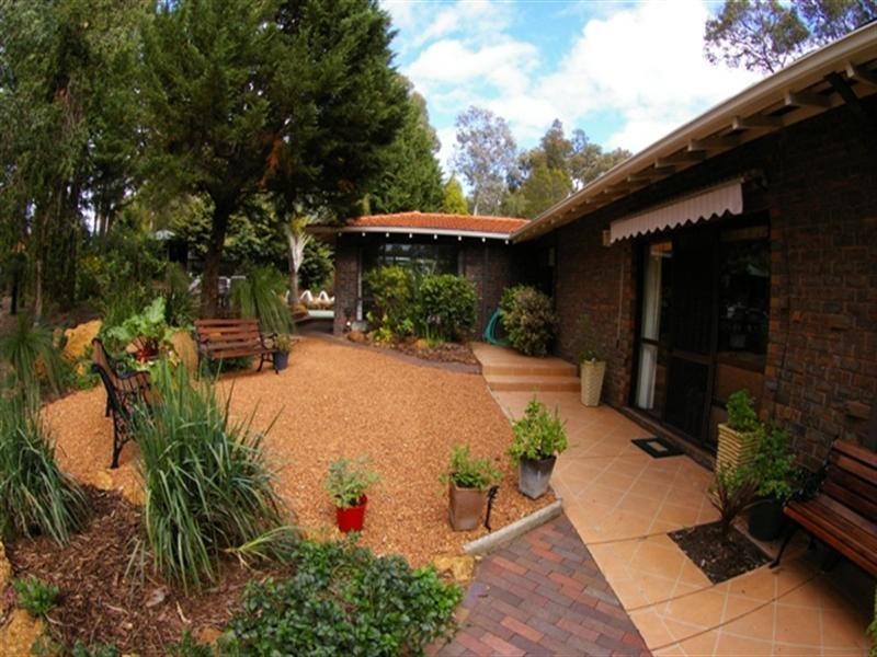 7 Schmitt Road, Kalamunda WA 6076