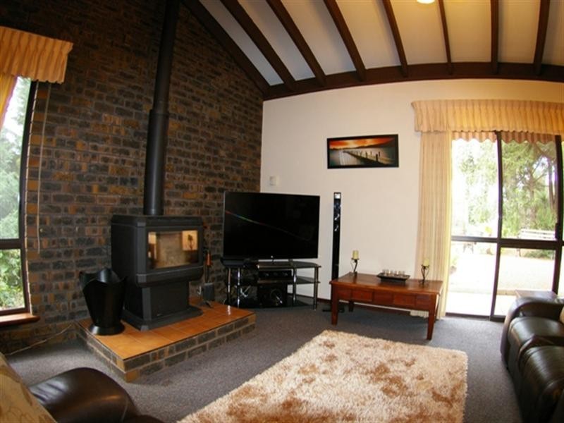 7 Schmitt Road, Kalamunda WA 6076