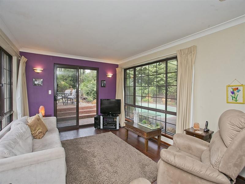 7 Schmitt Road, Kalamunda WA 6076