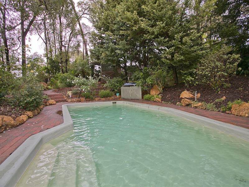 7 Schmitt Road, Kalamunda WA 6076