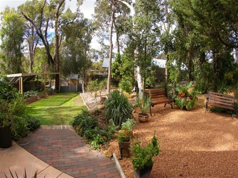 7 Schmitt Road, Kalamunda WA 6076