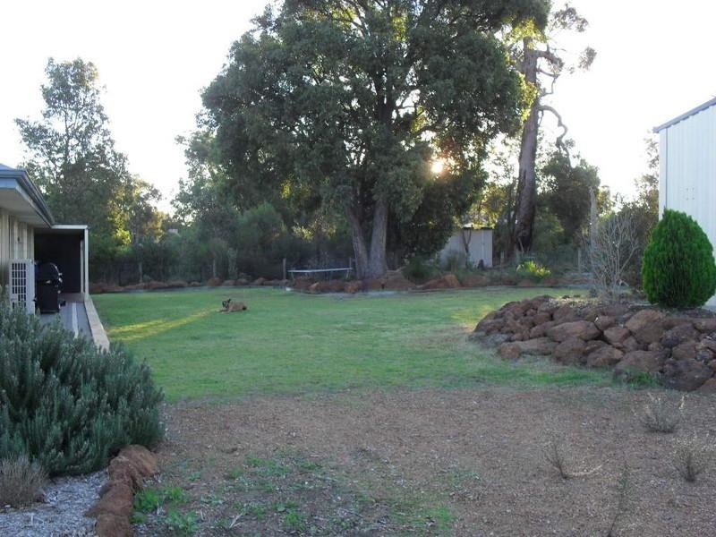 70 Raeburn Road, Roleystone WA 6111