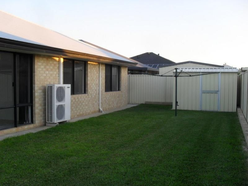 7 Burnett Street, Wattle Grove WA 6107