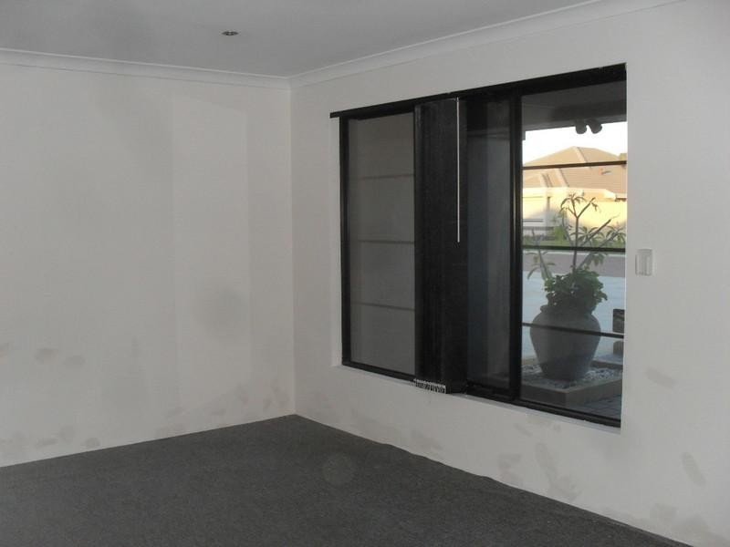 7 Burnett Street, Wattle Grove WA 6107