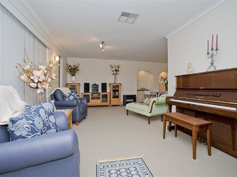 13B Rosea Close, Maida Vale WA 6057