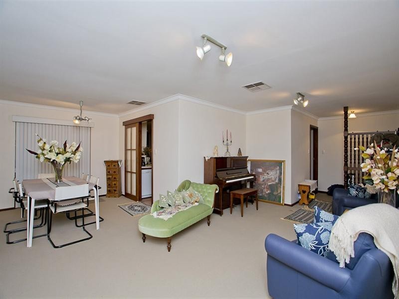 13B Rosea Close, Maida Vale WA 6057