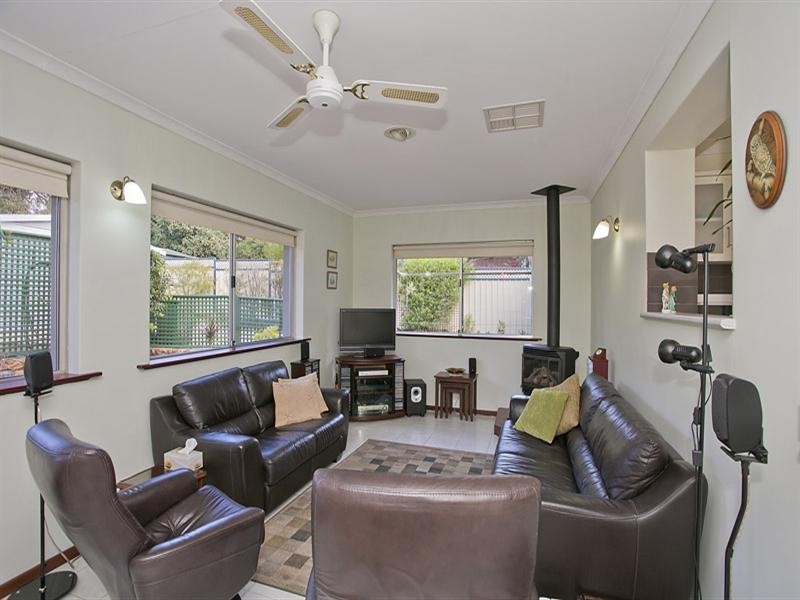 6 Camira Place, Gooseberry Hill WA 6076