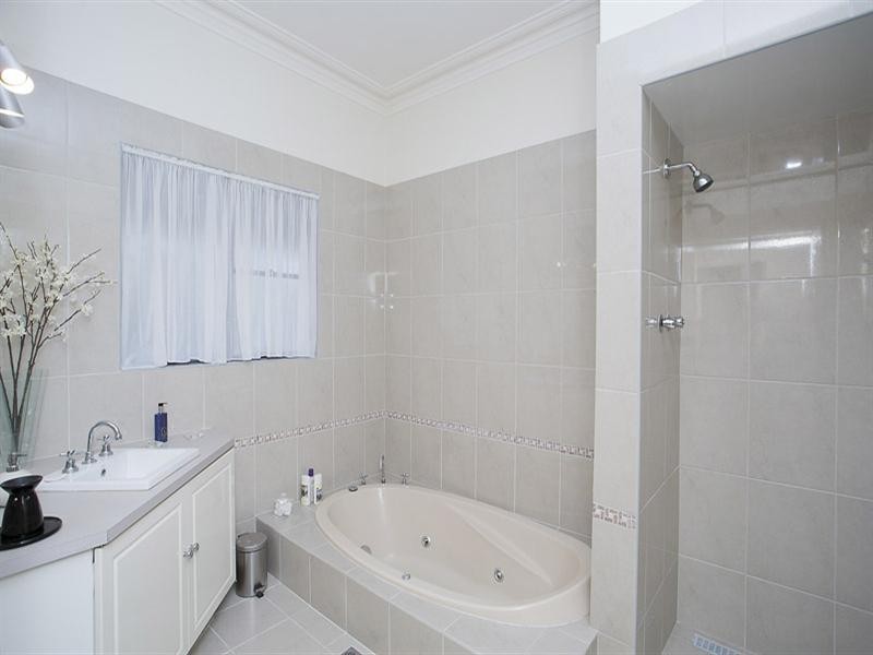 20 Lookout Road, Kalamunda WA 6076