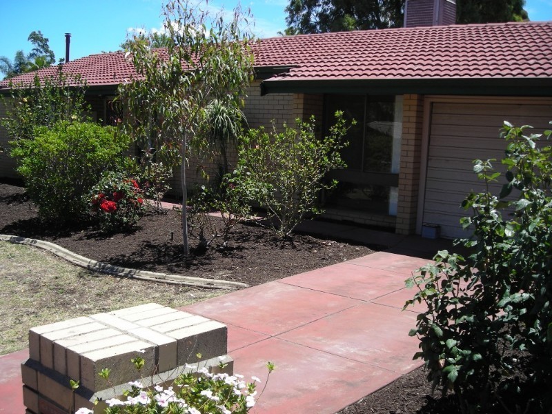 8 Berberis Way, Forrestfield WA 6058