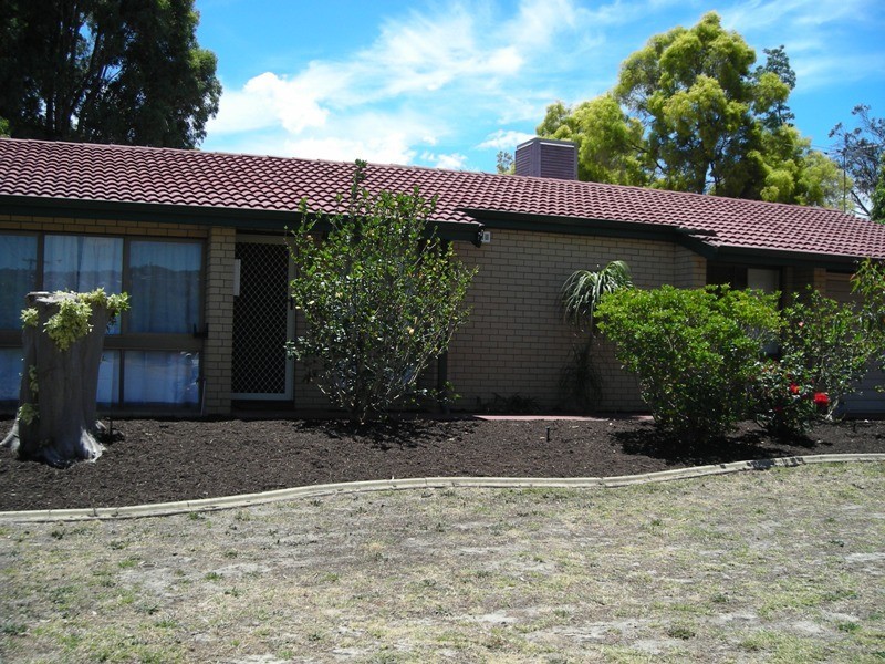 8 Berberis Way, Forrestfield WA 6058