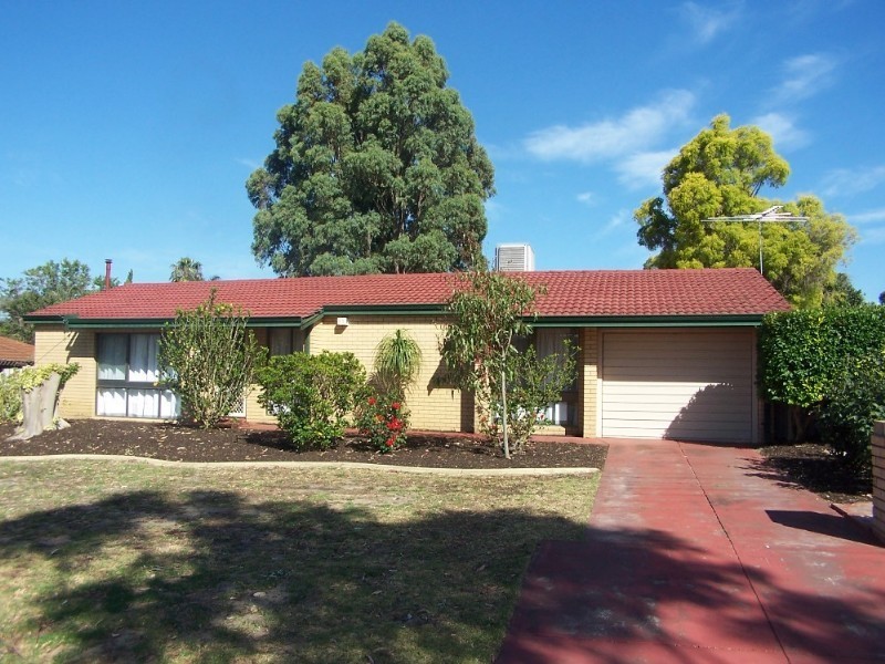 8 Berberis Way, Forrestfield WA 6058