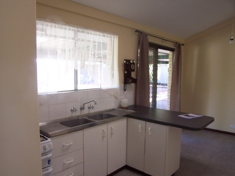 8 Berberis Way, Forrestfield WA 6058