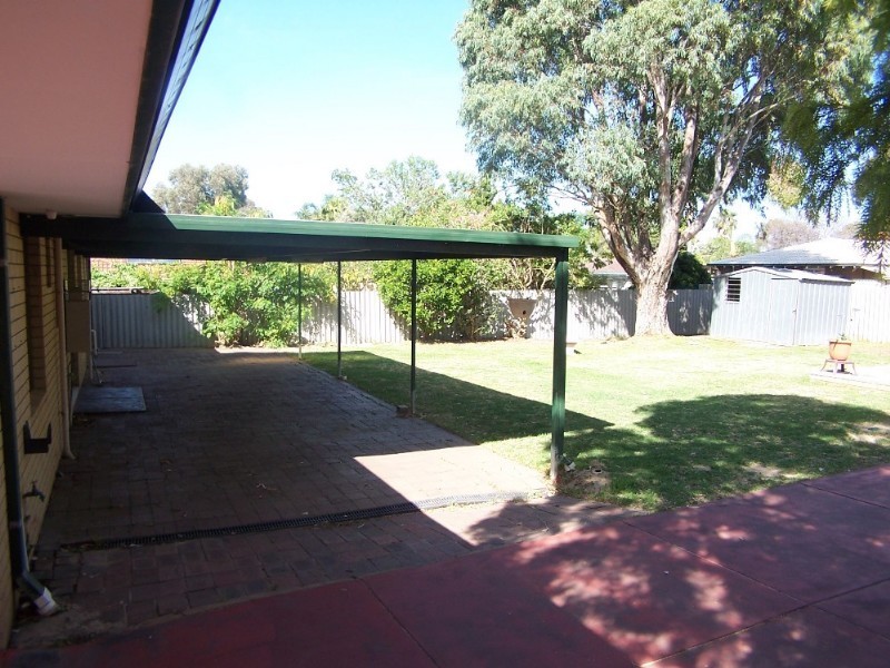 8 Berberis Way, Forrestfield WA 6058