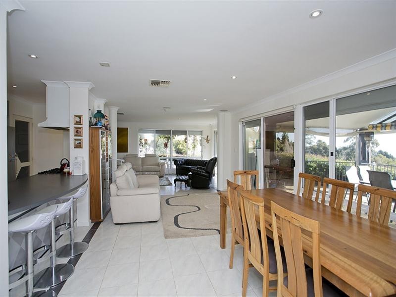 26 Sundew Road, Gooseberry Hill WA 6076