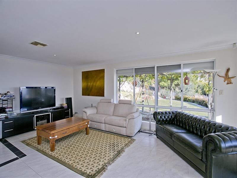 26 Sundew Road, Gooseberry Hill WA 6076