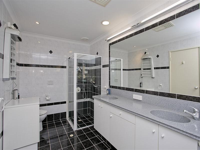 26 Sundew Road, Gooseberry Hill WA 6076