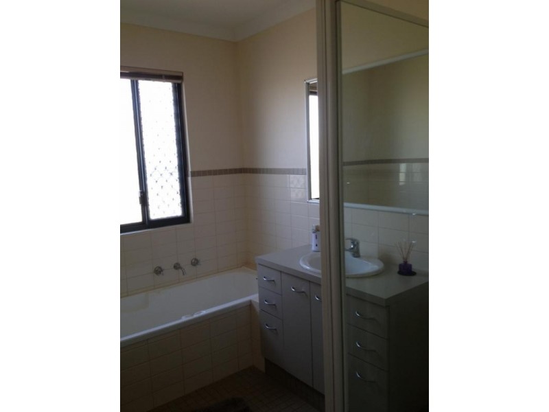 11 Lilly Parade, Baynton WA 6714