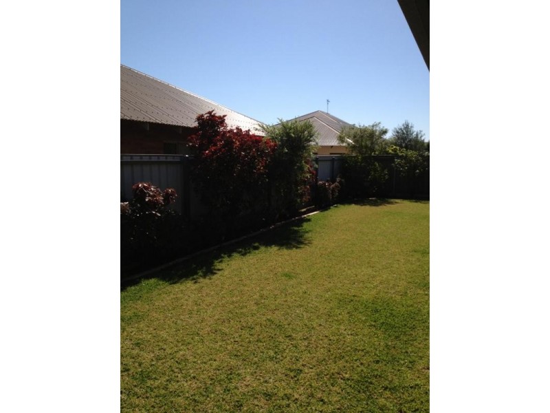 11 Lilly Parade, Baynton WA 6714