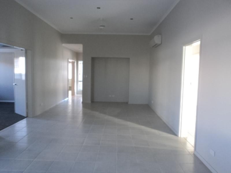 18 Curlew Street, Baynton WA 6714