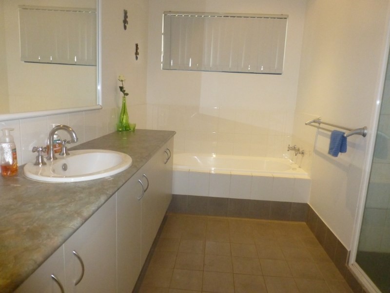 8 Walker Close, Millars Well WA 6714