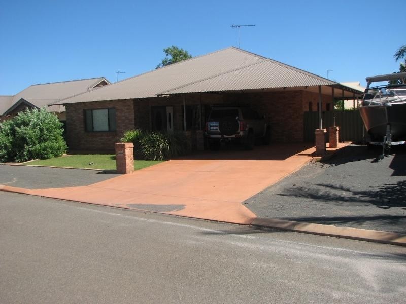 8 Rhonda Road, Baynton WA 6714