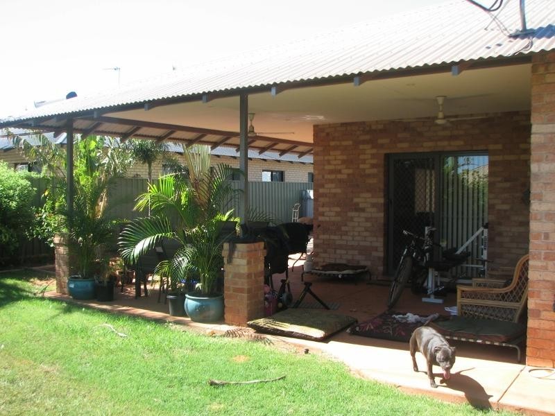 8 Rhonda Road, Baynton WA 6714