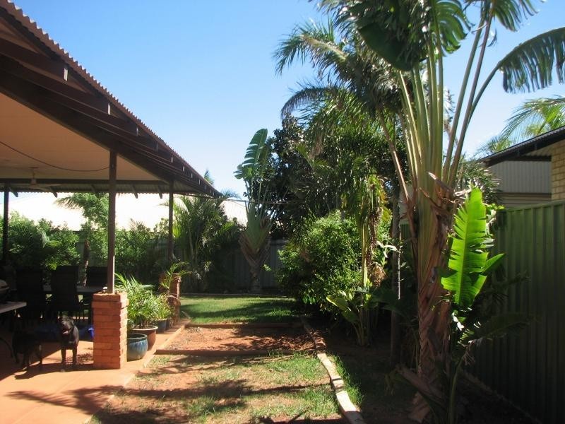 8 Rhonda Road, Baynton WA 6714