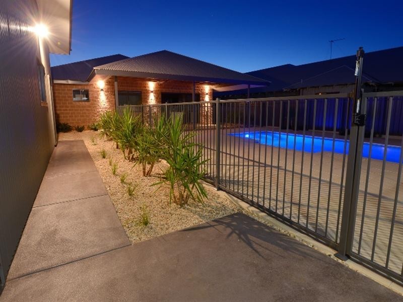 17 Mujira Ramble, Baynton WA 6714