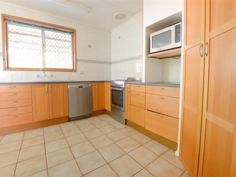 11 Murchison Crescent, Dampier WA 6713